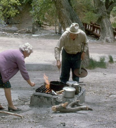 1968_06_00_AdronStellaCampCooking