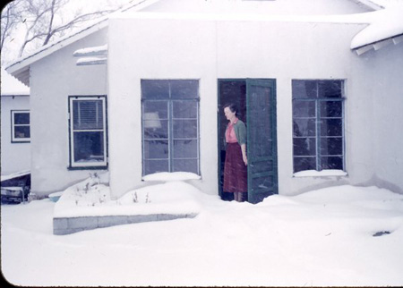 1950_00_00_GrndmaGldysMesillaPrkHseInSnow