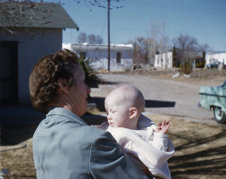 1956_00_00_GrandmaGladysHoldBabyGladys