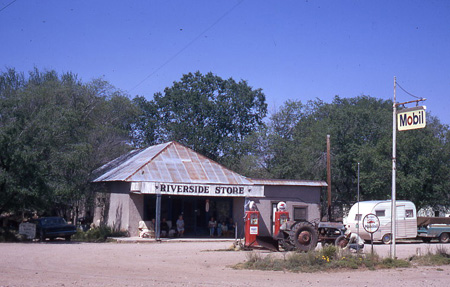 1973_05_00_Riverside_Store