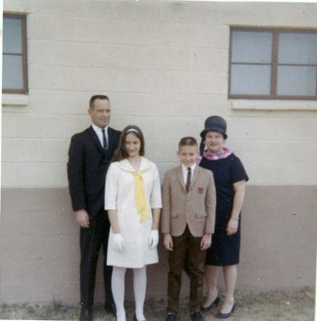 1968_04_00_AllanSueLeeRosemaryEaster_002