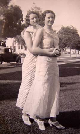 1930s_BelvaAndElwa