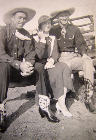 1930s_BelvaElwaPixWithSonsOfPioneers_001