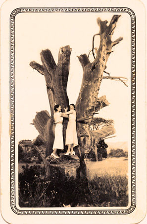 1933_BelvaAndElwaInCloverdaleNM_001