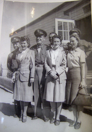 1942_10_20_BelvaElwaWithUnknown