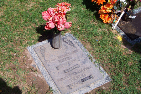 2001_08_13_BelvaDeath_Headstone