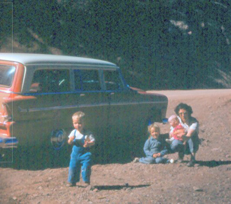 1956_00_00_MomCarolSteveAndGladysByRedStationWagon