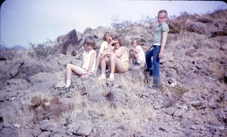 1964_00_00_KidsOnHillside