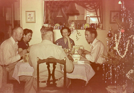 1940sLate_ChristmasDinnerAtAdronAndGladysHouse