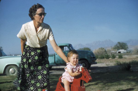 1958_00_00_GrandmaGladysWithSomeKid