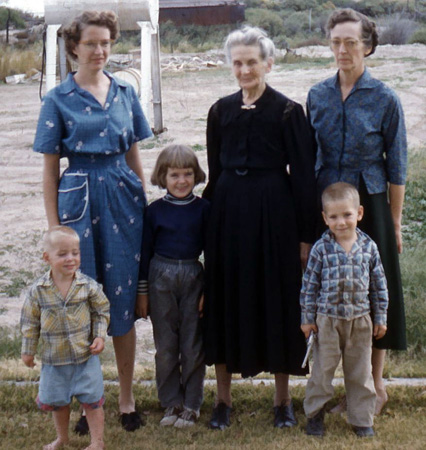 1960_00_00_MattieGrndmaGladysFayGlendaJohnJimmie