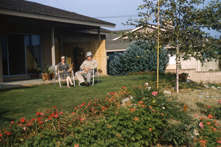 1962_00_00_AdronGladysBumgarnerSitting