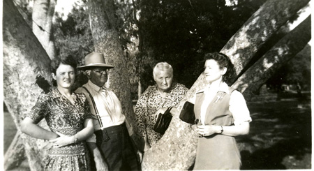 1940s_GusAndErdeanBumgarnerWithBAndE_002