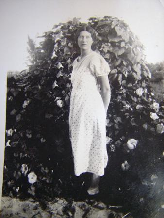 1920s_Guess_MabelBumgarnerIThinkInPlants