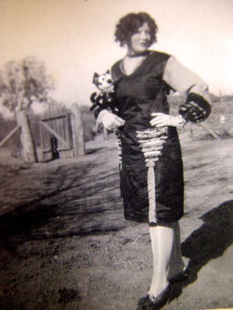 1920s_MabelBumgarnerWithFelixCat_001