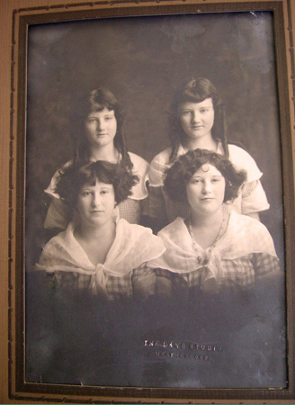1921ish_BelvaElwaMaeMabelBumgarner