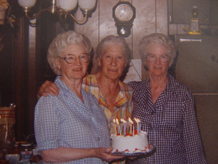 1980s_ElwaMaeAndBelvaBumgarner