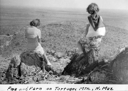 1940s_FaeAndFriendFern_TortugasMtn_1