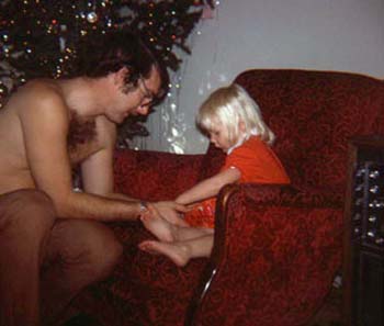 1977_12_25_Christmas_London House Apt_012